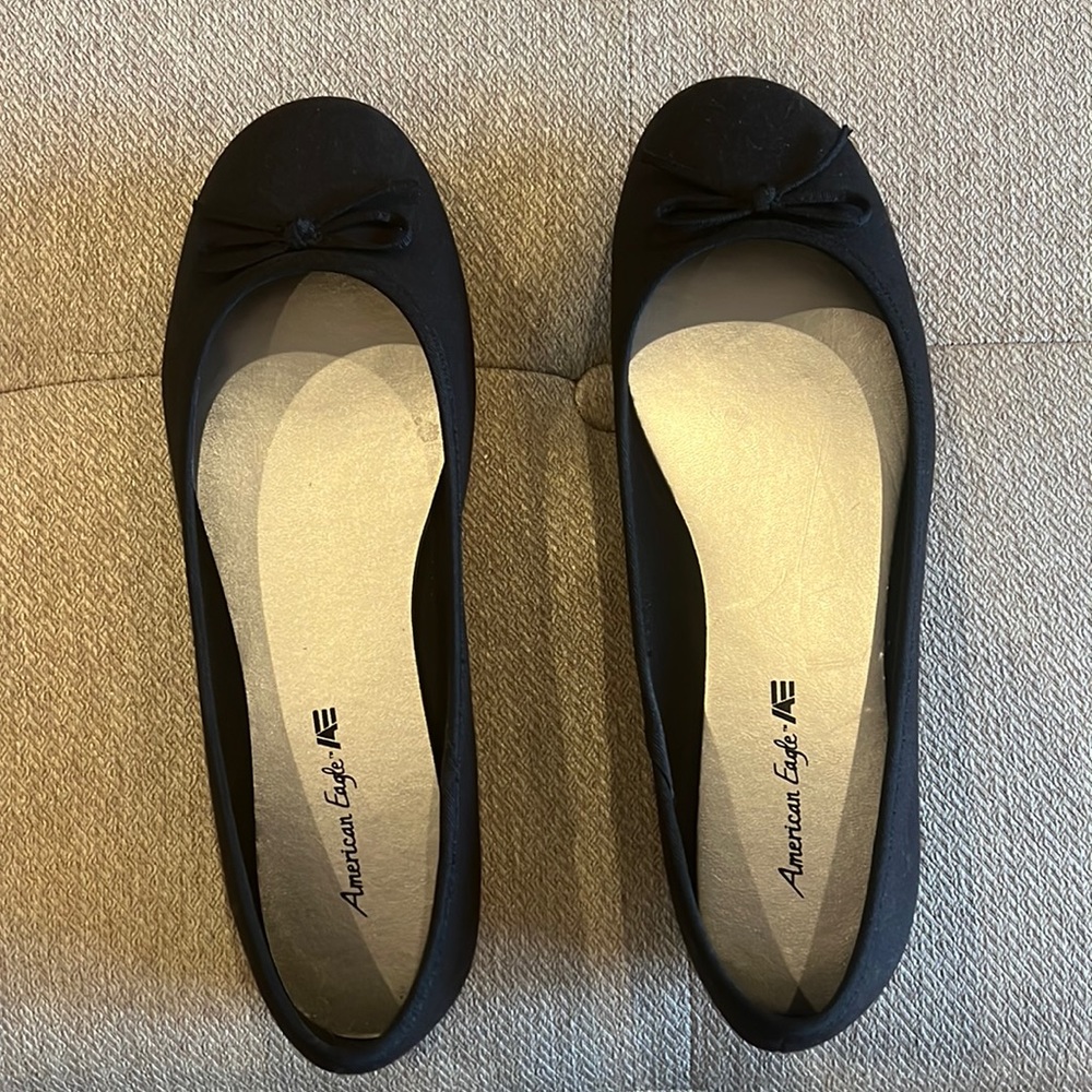 American Eagle flats. Worn one time.  Got the wrong size and could not return.